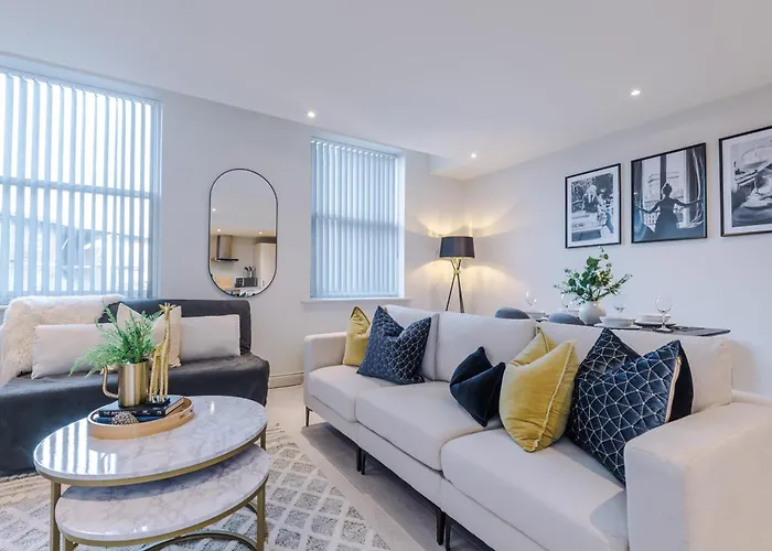 Designer Central Home In Leeds Sleeps 5