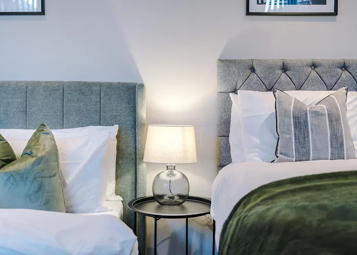 Designer Central Home In Leeds Sleeps 5
