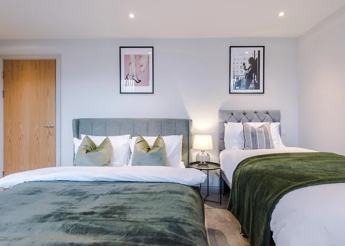 Designer Central Home In Leeds Sleeps 5