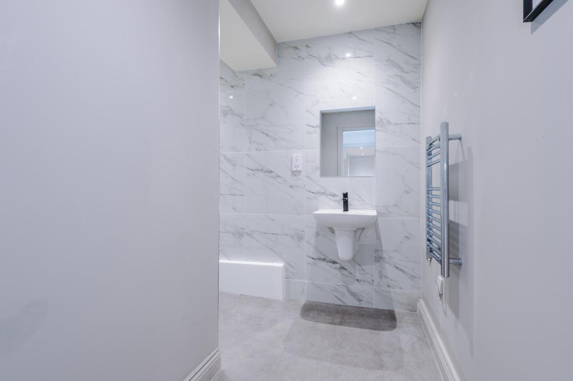 Designer In Leeds Sleeps 5 Apartment *